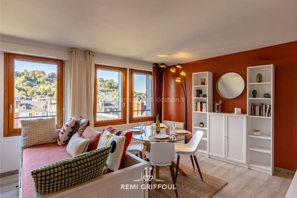 photo de 28 Bonnes Raisons - Lovely Duplex - City Center with private parking