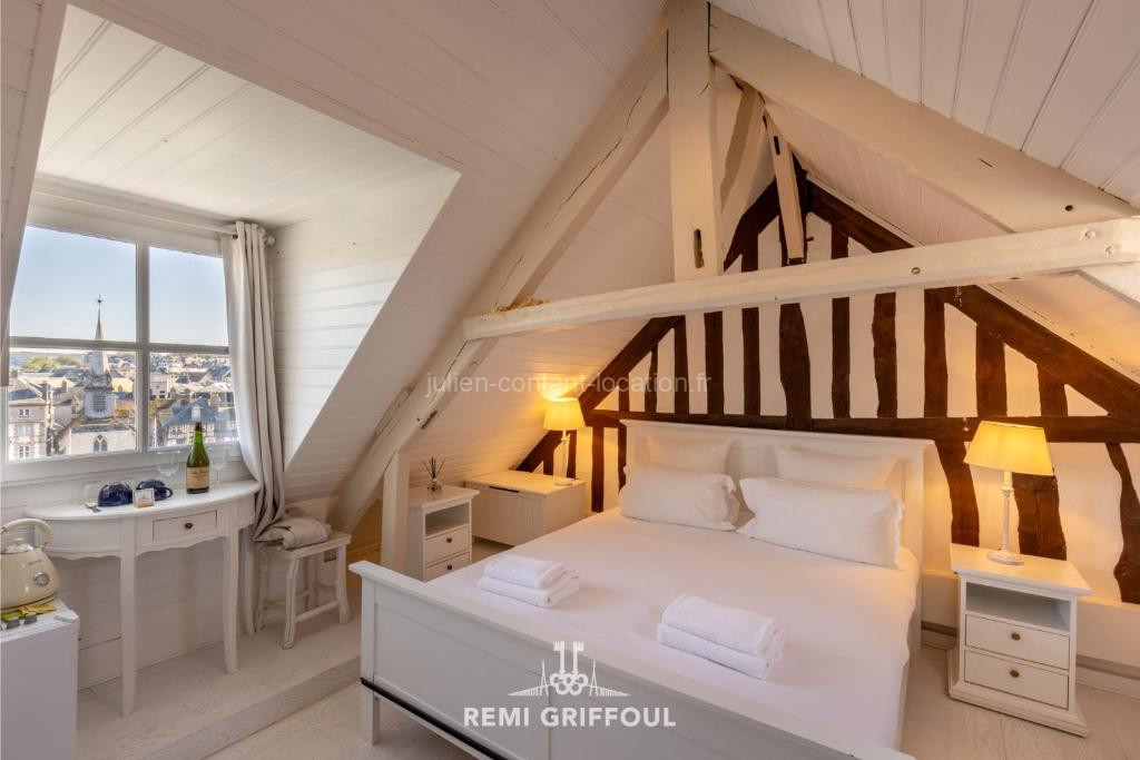 Photo de Dolphin view - studio - Cozy nest with a view of the port