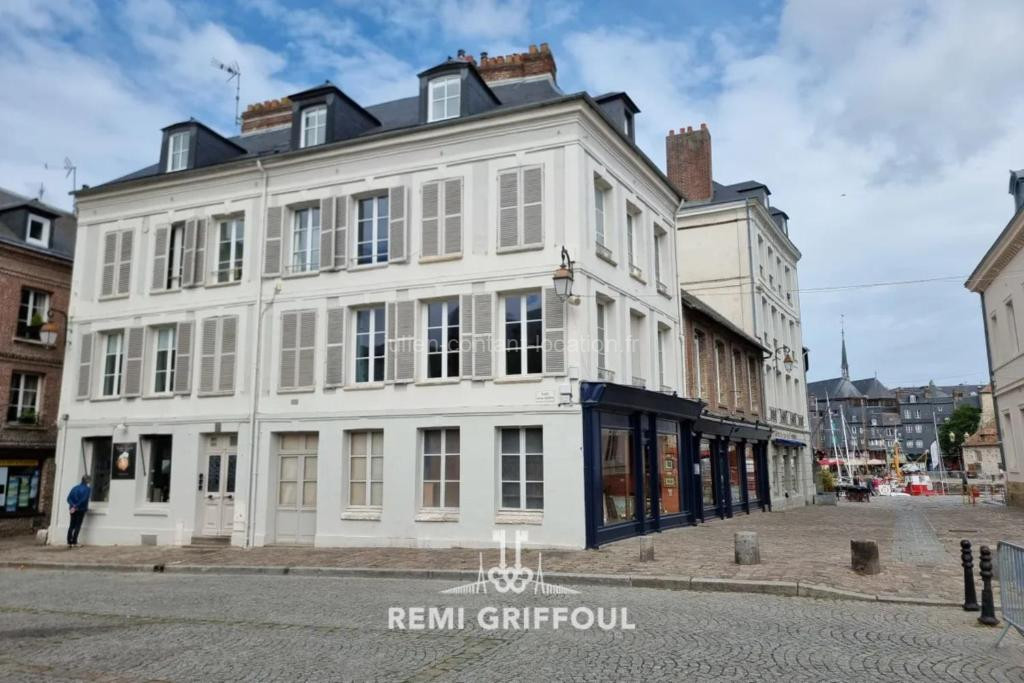 Photo de Hypolite 3New - Bel Appartement pour 4 - 80 mètres du Port d' Honfleur