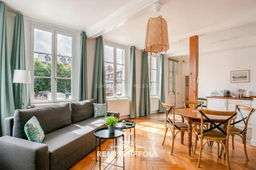 Photo de Hypolite 1 New - Appartement Cocooning - 80 mètres du Port d' Honfleur