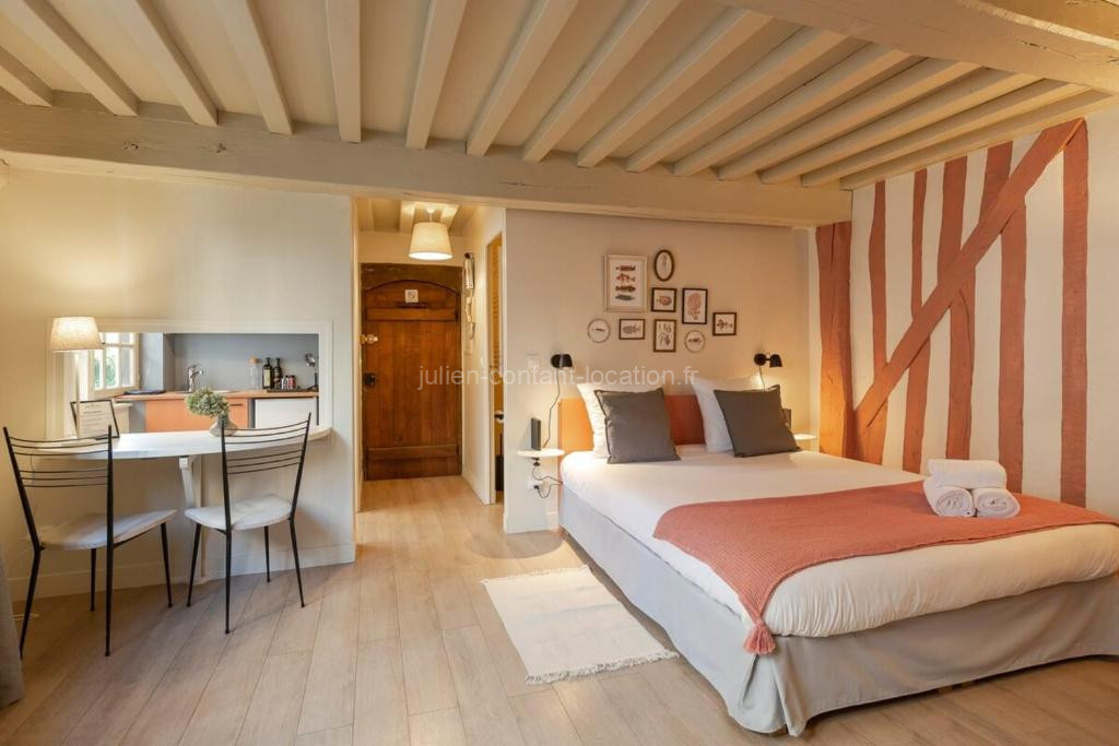 Photo de Couleur Corail studio with fireplace - city center