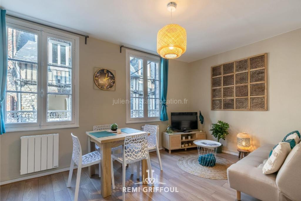 Photo de Emeraude Cozy Nest 3 Heart of Historic District 2 guests