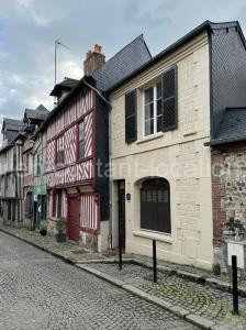 Maison de ville proche du port au cœur du Carré des Arts de Honfleur à Honfleur