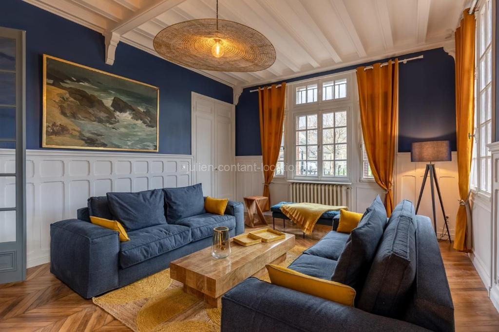Photo de Le Manoir des EMBRUNS 14P - Location N1- Terrace- public parking 2 min