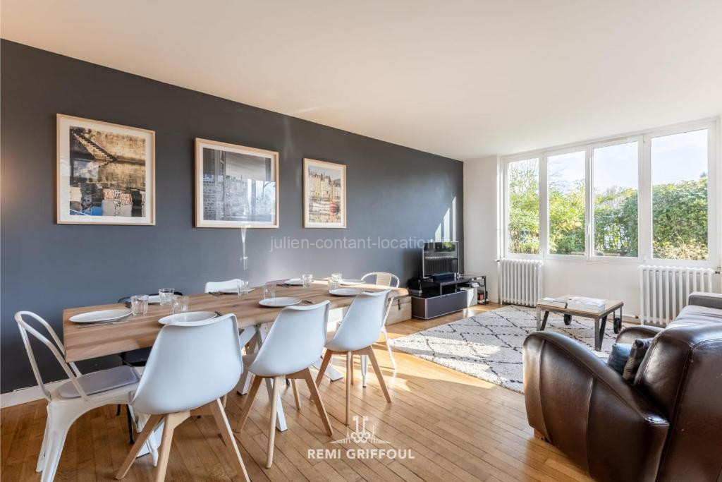 Photo de Family Stay - In the Heart of Honfleur 8 guests Private Garden